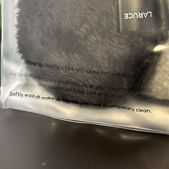 ✨ 3 for $35 ✨ La Ruce Reusable Make Up Rounds - Picture 6 of 6